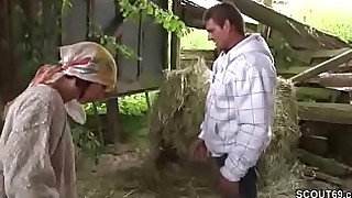 Teeny vom Bauernhof bekommt ihren ersten Fick vom Stief-Dad